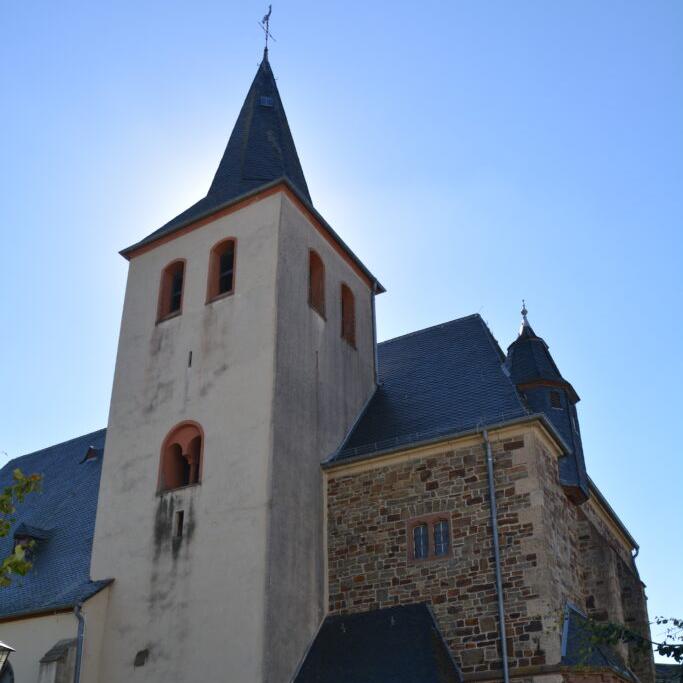 Wanderath Kirche Eingang